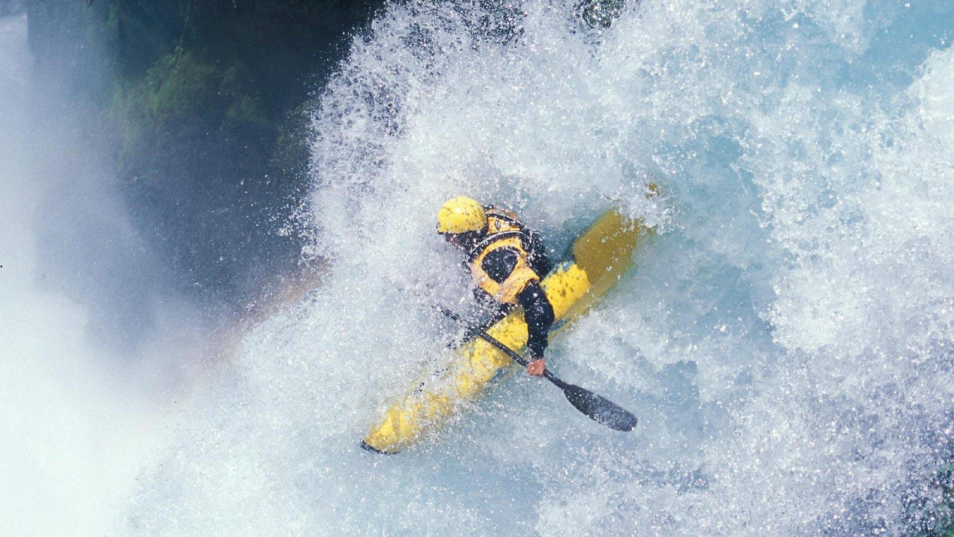 鲍耶惊魂回忆，利兹联时期遭遇空中引擎故障，生死一线间震撼足坛