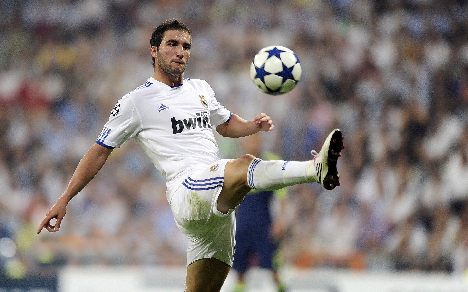 克星定律再现！特谢拉独造三球碾压富力，射手对决完胜扎哈维