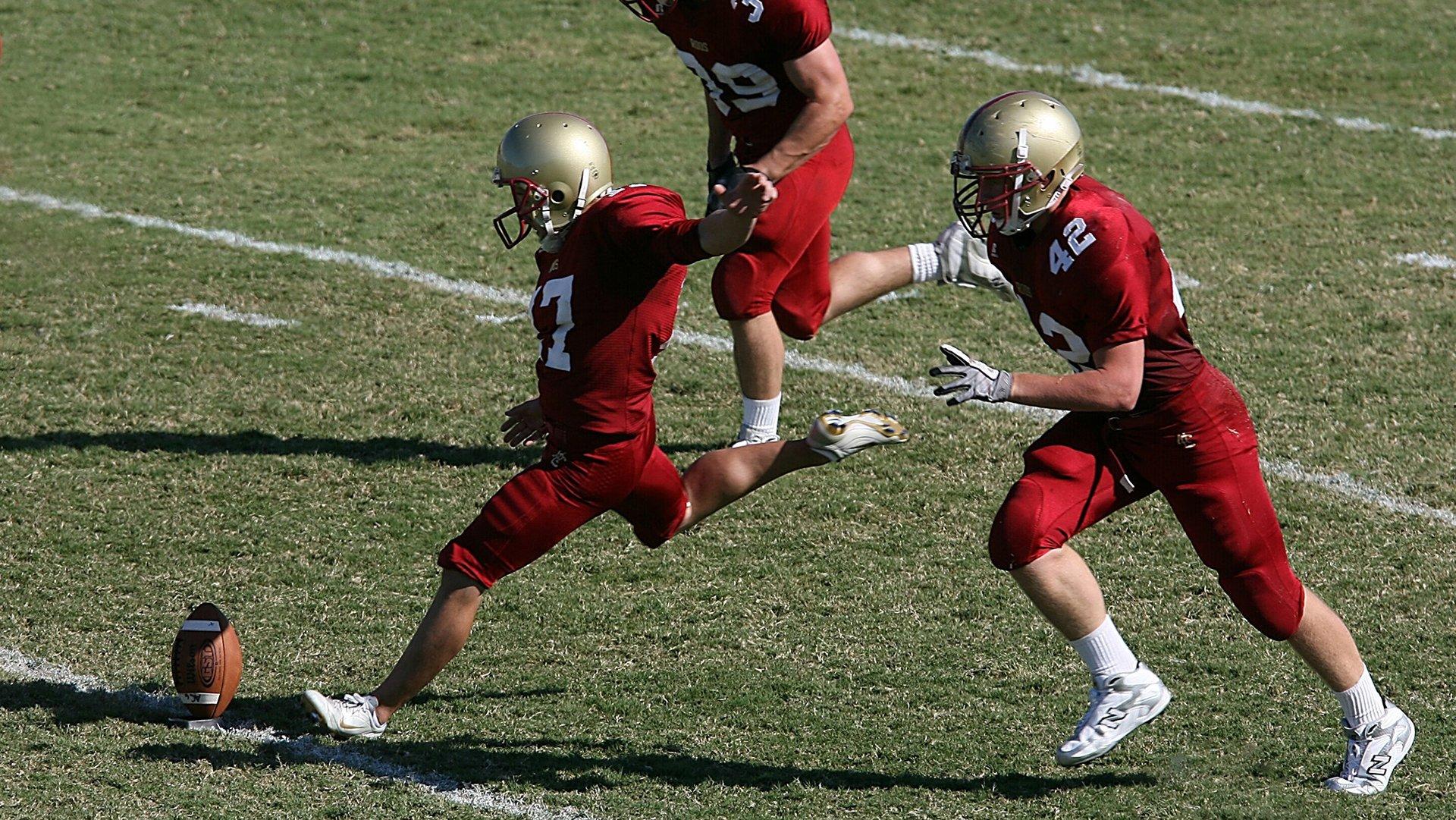 担架抬离后闪电回归引争议，民主刚果球员坦言，裁判要求我接受担架协助